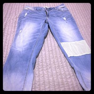 Women’s distressed Capri jeans